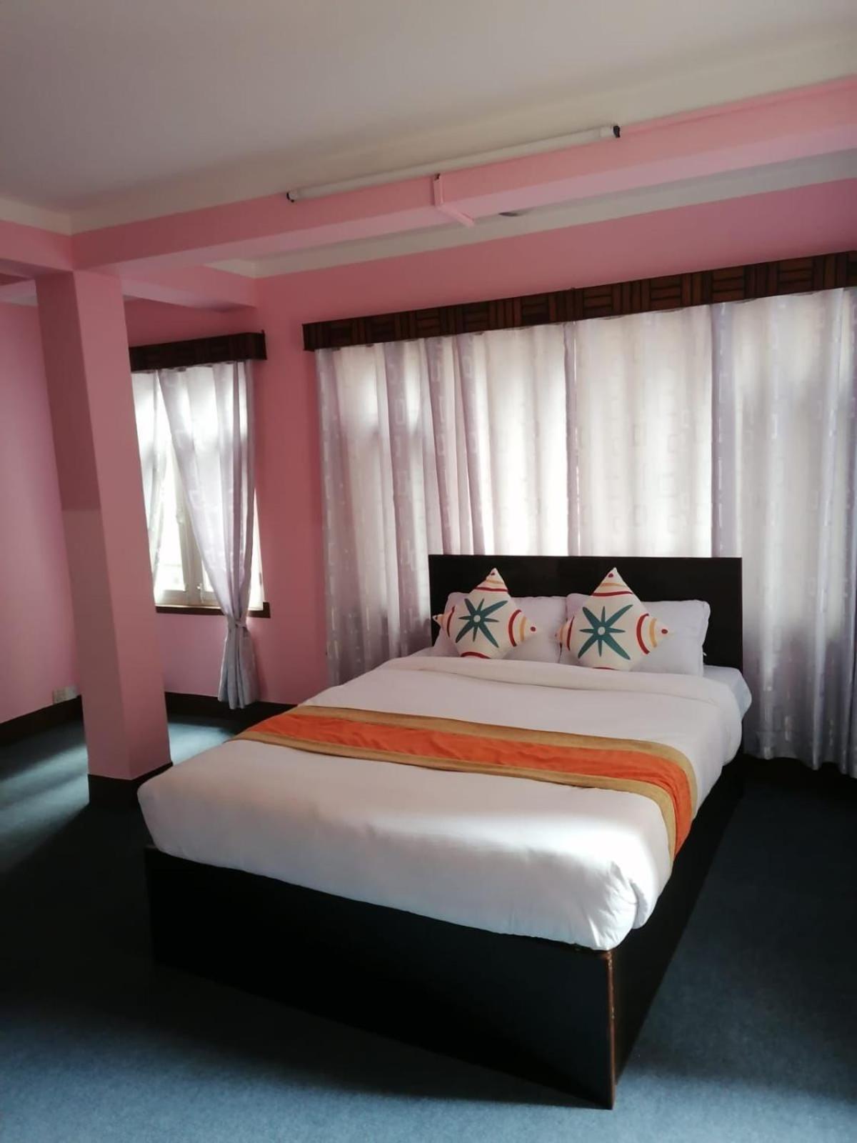 Andrew Home Kathmandu Buitenkant foto