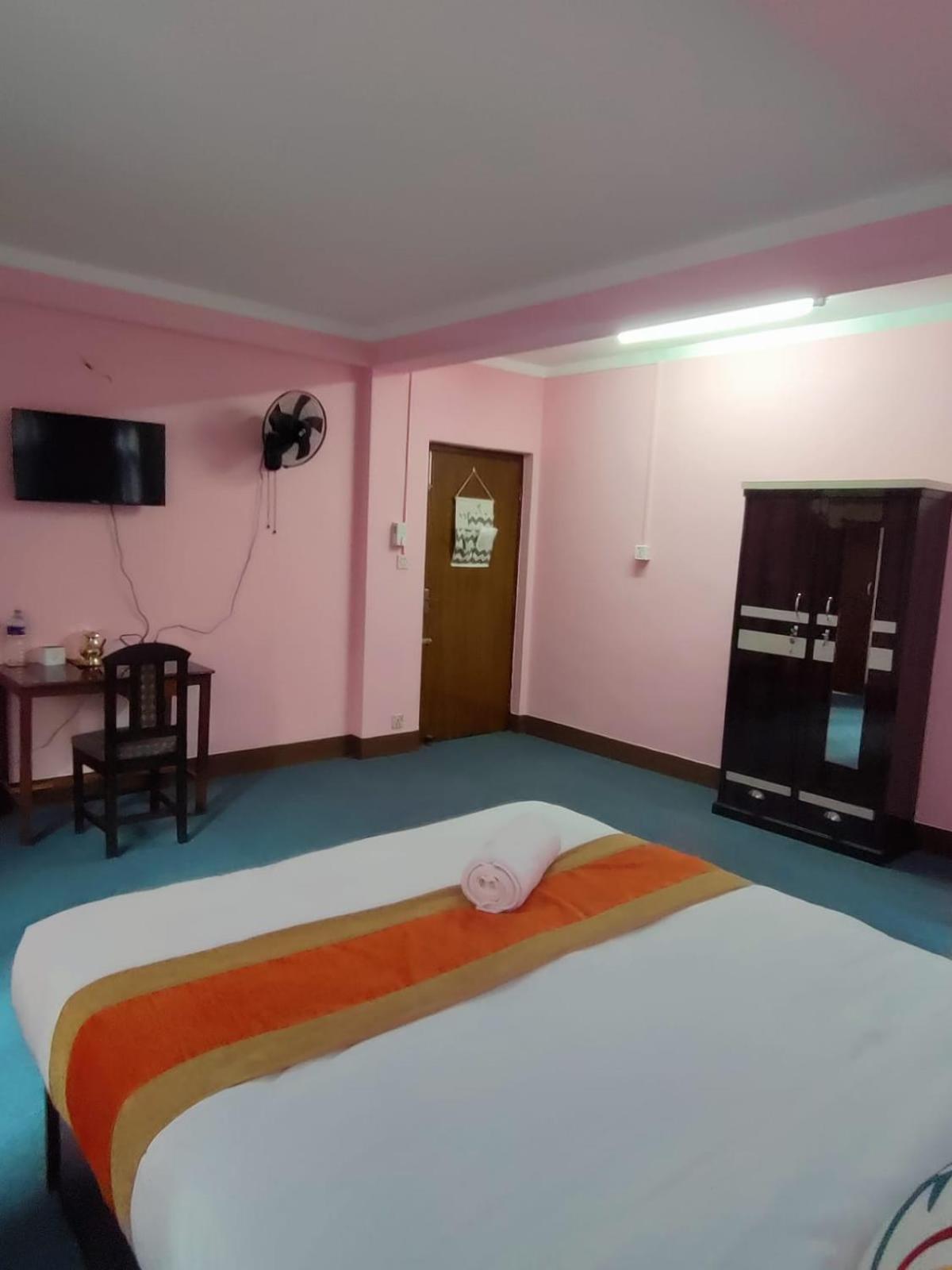 Andrew Home Kathmandu Buitenkant foto